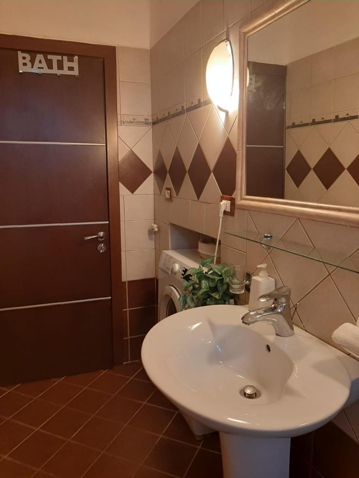 Sofia'S Modern Apartment Гірокастра Екстер'єр фото