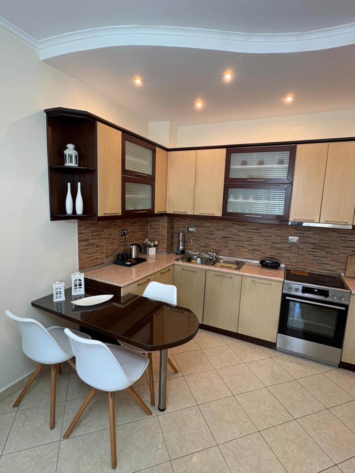 Sofia'S Modern Apartment Гірокастра Екстер'єр фото