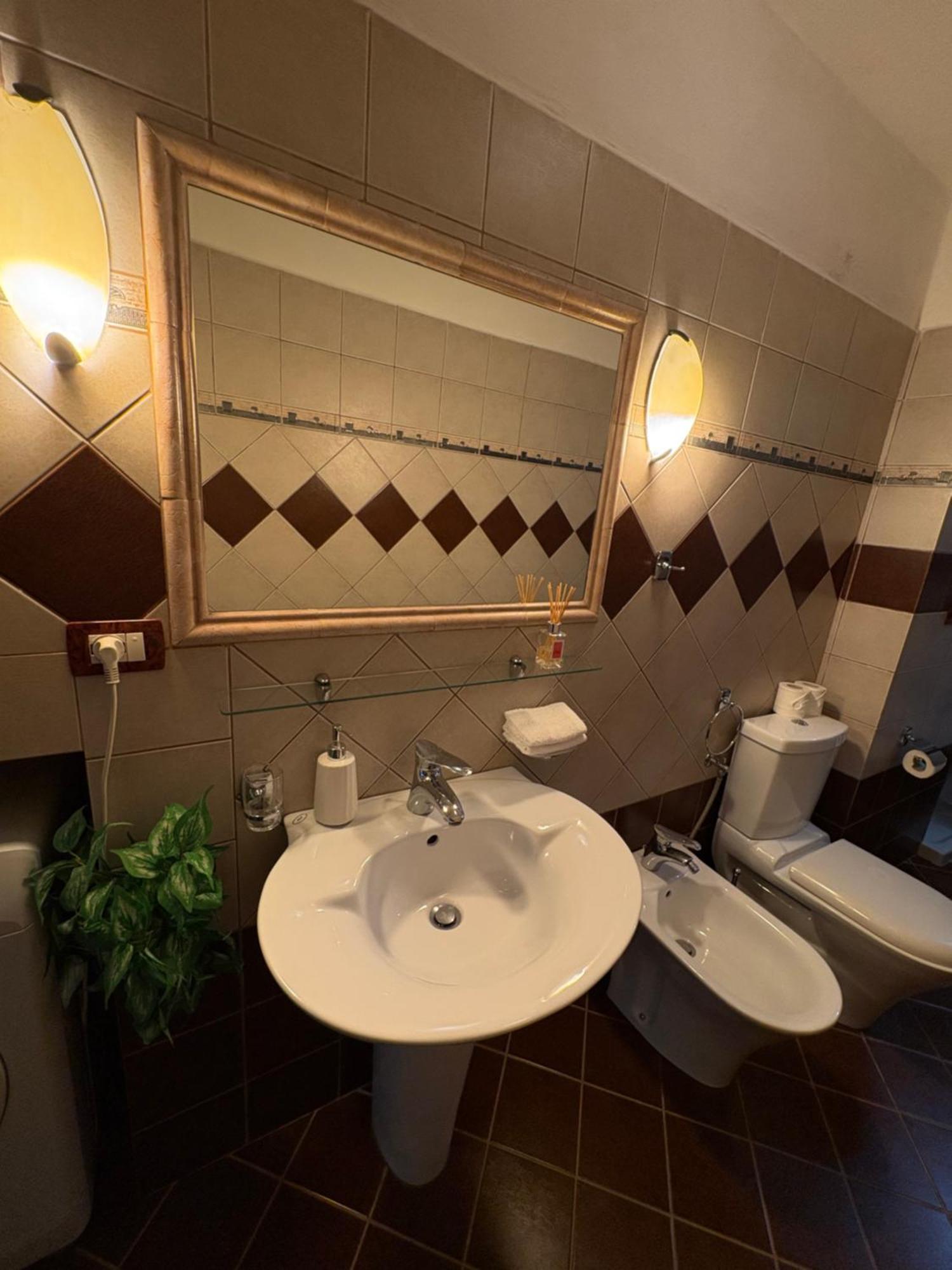 Sofia'S Modern Apartment Гірокастра Екстер'єр фото